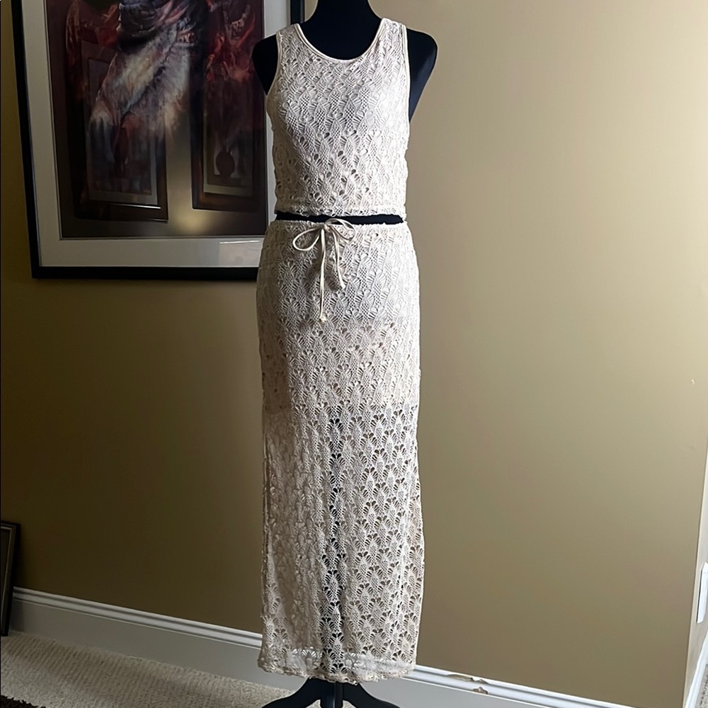 Chic Lace Sleeveless Maxi Dress